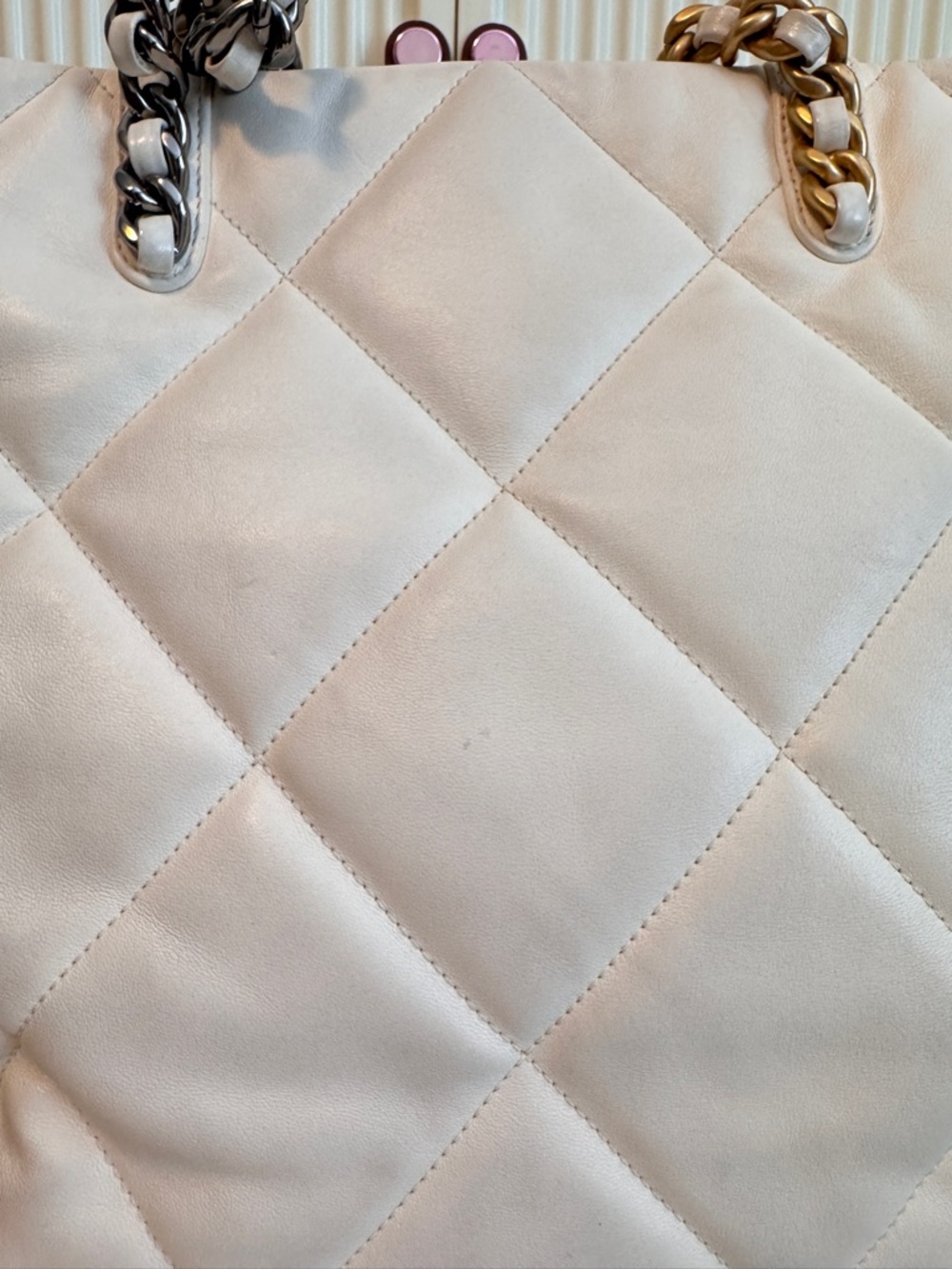 CHANEL White Quilted Leather Tote with Mixed Metal Chain Straps - Picture 4 of 13